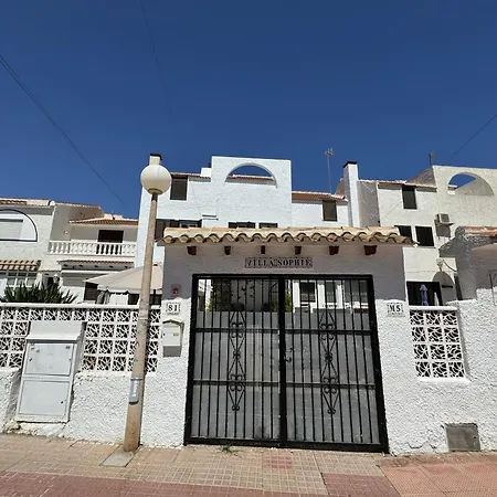 Дом отдыха Spacious Townhouse Calas Blancas Beachside Торевьиа